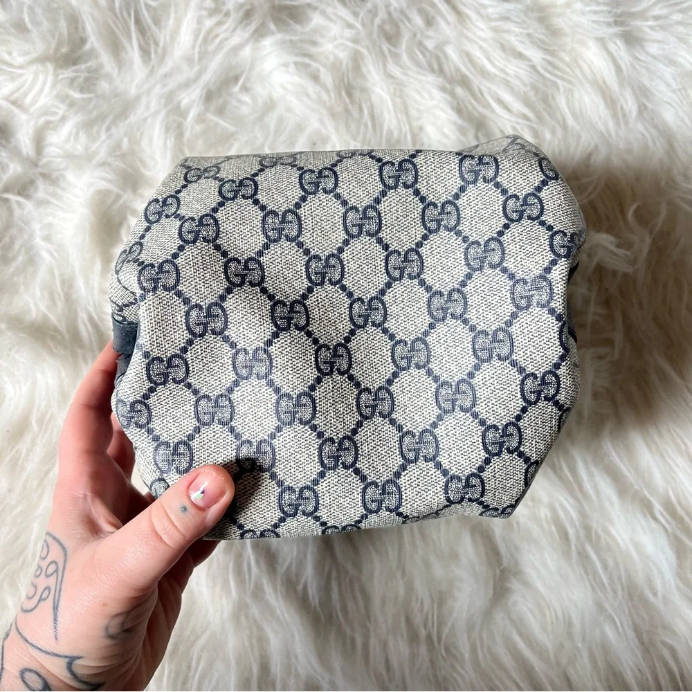 Reserved Bundle // Vintage Gucci Barrell Clutch & Louis Vuitton Wallet - Picture 6 of 14